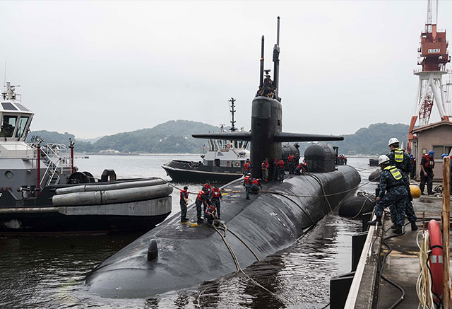 ohio class submarine displacement